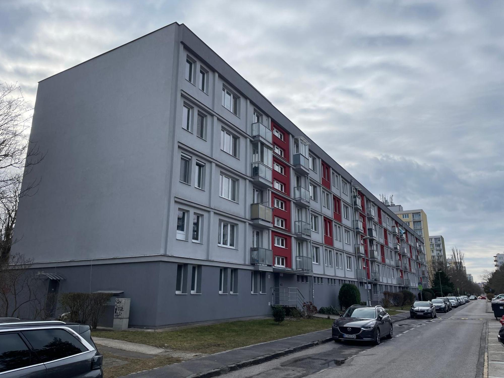Cozy Self Check-In Apartment In Vibrant Ruzinov Area, Komarnicka 42, บราติสลาวา ภายนอก รูปภาพ